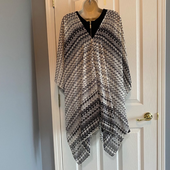 BUY 2 ITEMS & GET 1 FREE: Elan Sheer B&W Chevron Poncho OS - Picture 7 of 9
